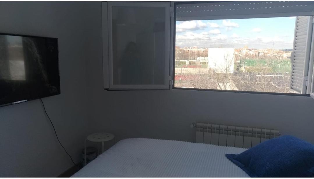 Amplia Habitacion En Vivienda Duplex มาดริด ภายนอก รูปภาพ